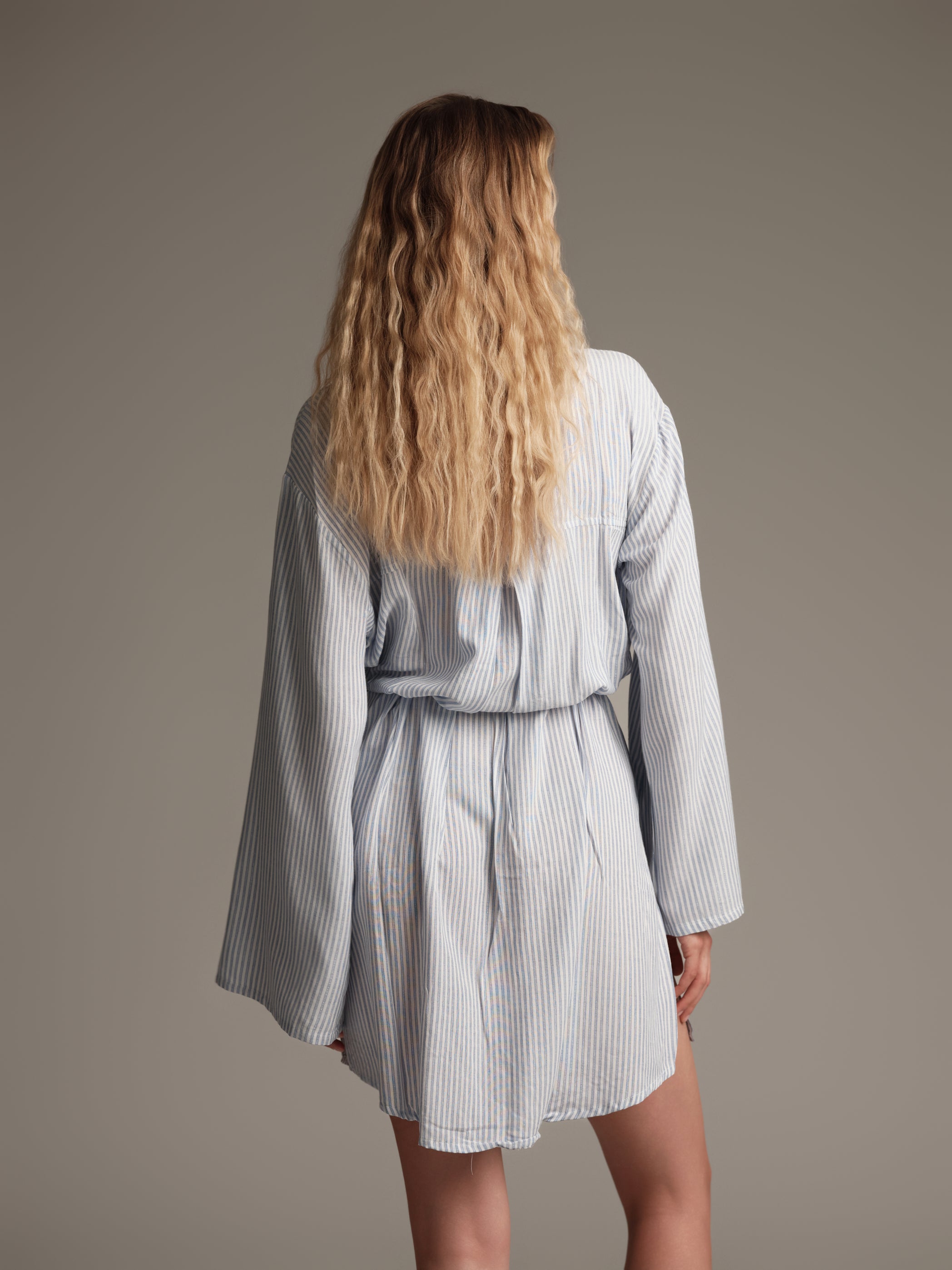 Abito camicia a righe con cintura in corda